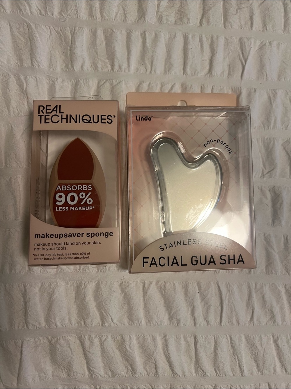 Real Techniques Beige Makeupsaver Sponge with Stainless Steel Facial Gua Sha